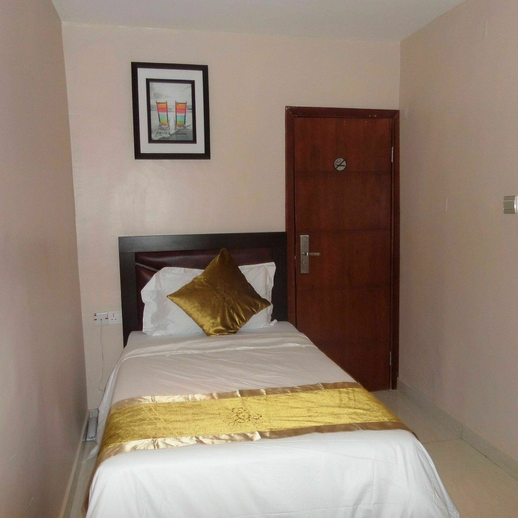 לגוס Rightgate Hotel מראה חיצוני תמונה